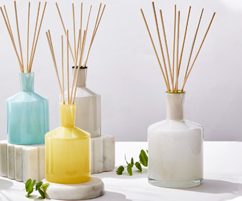 Perbedaan Antara Reed Diffuser dan Diffuser Lilin Tradisional