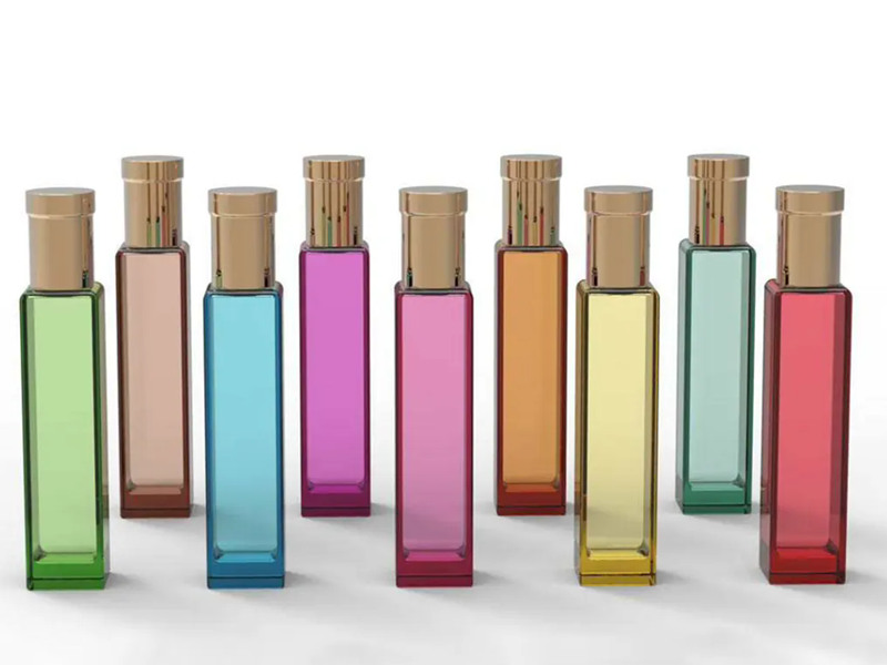 Bagaimana cara melepas tutup botol parfum?