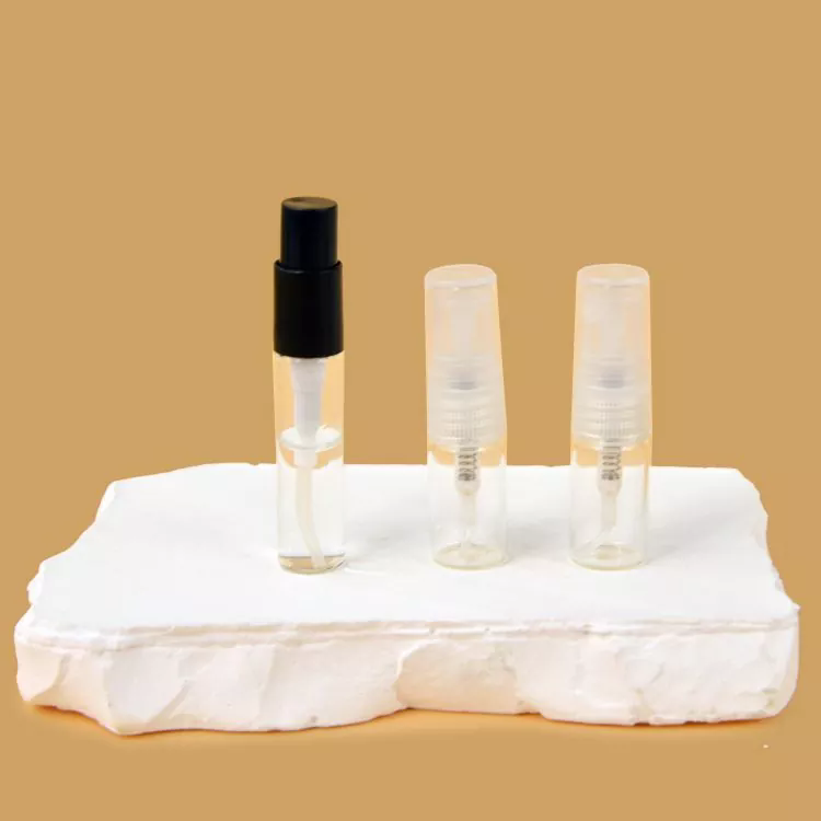 Apa yang membuat botol parfum semprot penting untuk kemasan wewangian modern?